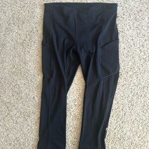 Lululemon Capri leggings Size 6. Good condition. Black